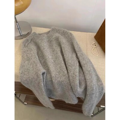 灰色圆领浣熊绒宽松慵懒毛衣