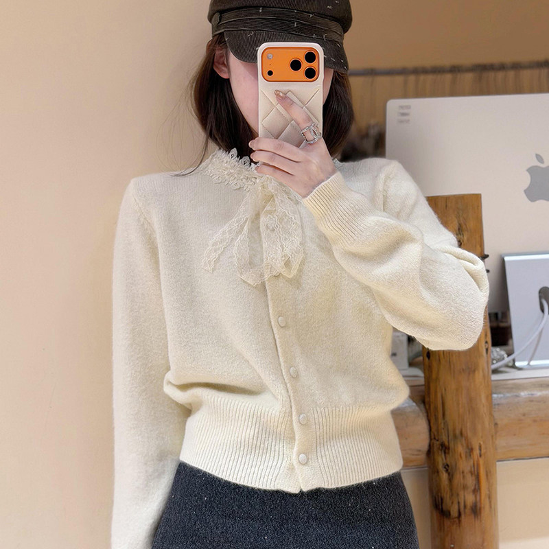 高级感白色蕾丝边针织开衫女秋冬绝美巨好看内搭打底毛衣短款上衣