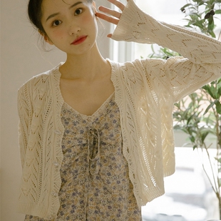 法式复古镂空针织开衫女薄款秋季配裙子外搭披肩温柔风短款bm上衣