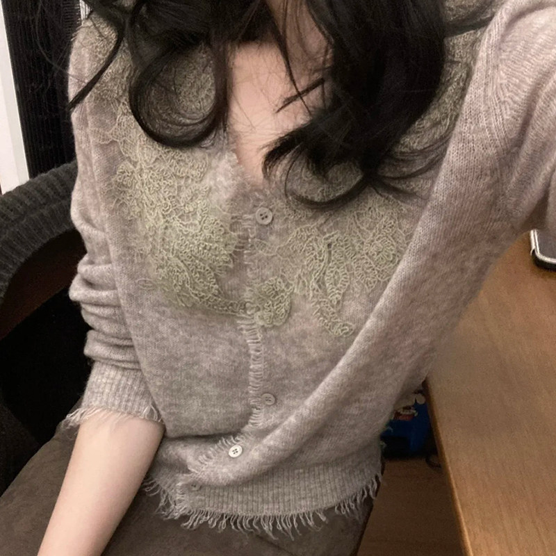 灰色v领蕾丝针织衫修身内搭打底
