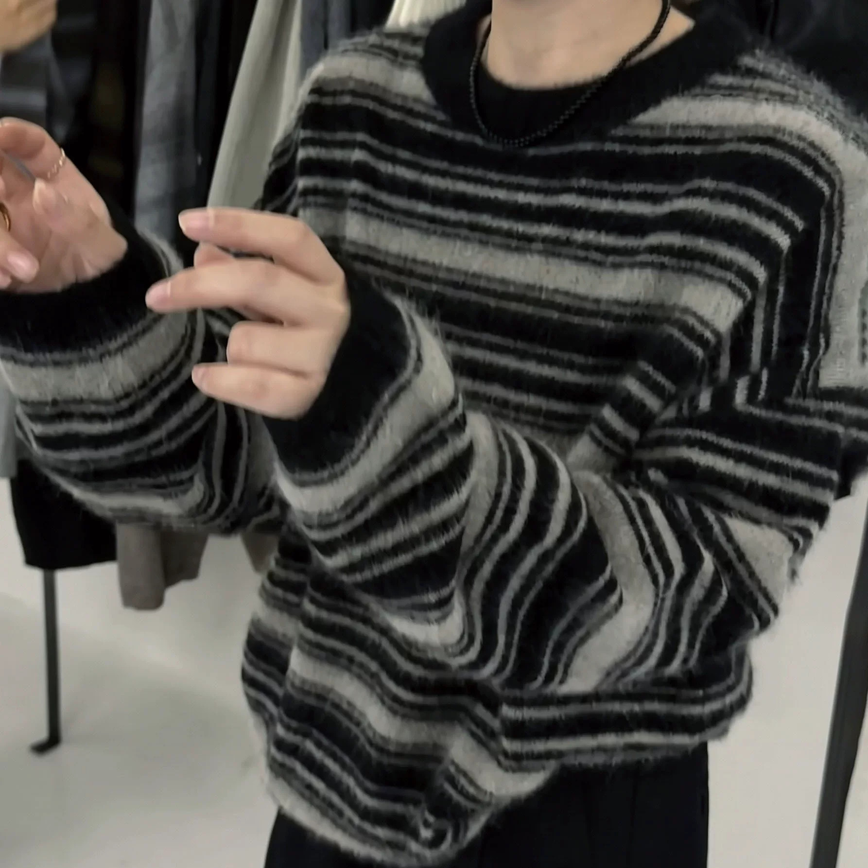韩系慵懒风条纹马海毛毛衣针织衫