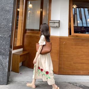 法式复古风v领刺绣连衣裙女夏宽松显瘦沙滩裙海边度假长裙茶歇裙