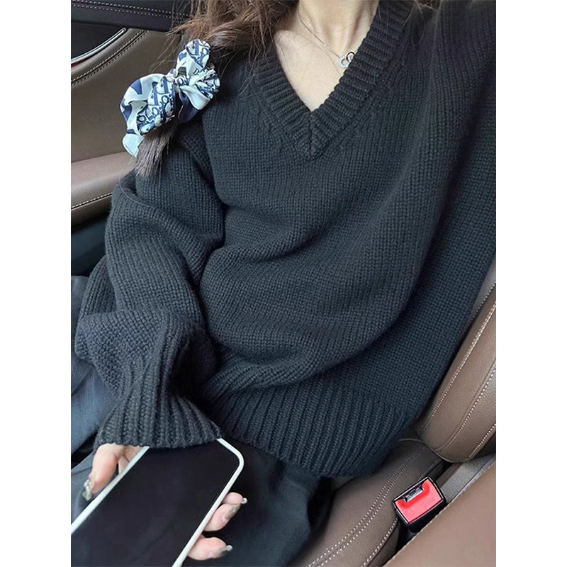高级感黑色V领针织毛衣女秋冬慵懒风宽松显瘦打底羊毛衫韩系上衣