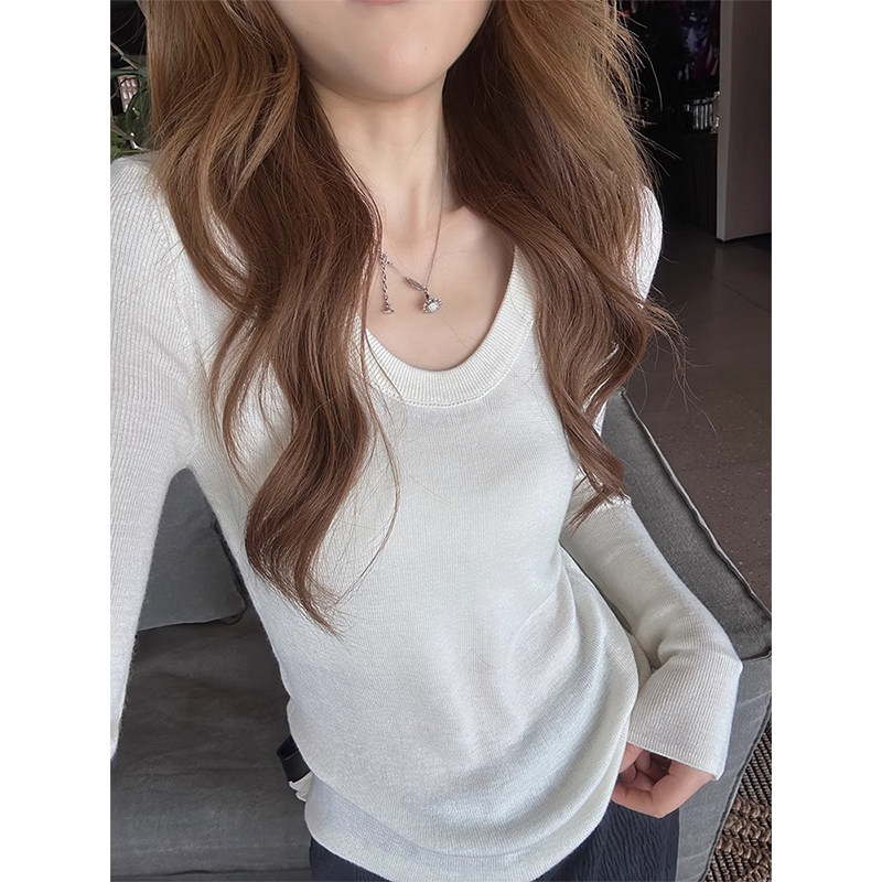 高级感白色U领修身羊毛打底衫女秋冬季内搭长袖针织毛衣气质上衣