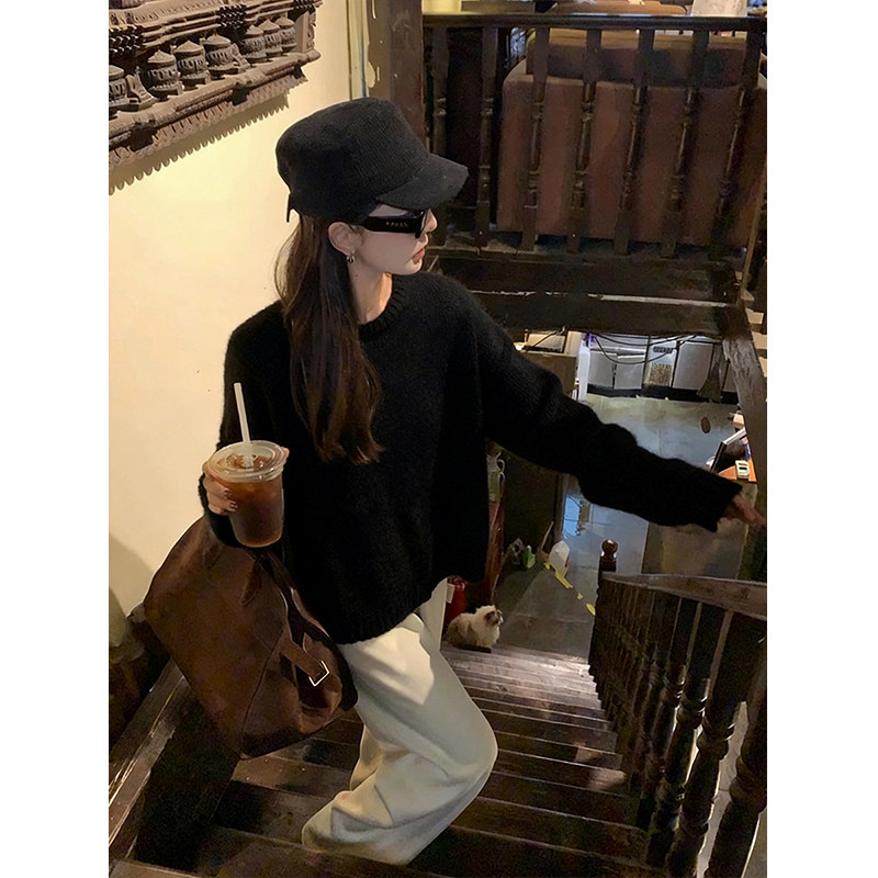 慵懒高级感黑色圆领毛衣女秋冬可外穿内搭休闲软糯针织衫打底上衣