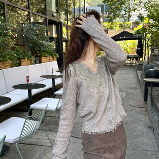 韩系灰色v领蕾丝针织开衫女秋冬高级感气质修身内搭打底毛衣上衣