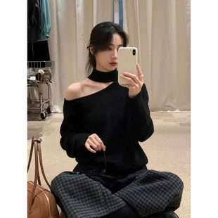 法式黑色斜肩挂脖针织衫女秋冬高级感宽松内搭打底衫毛衣露肩上衣