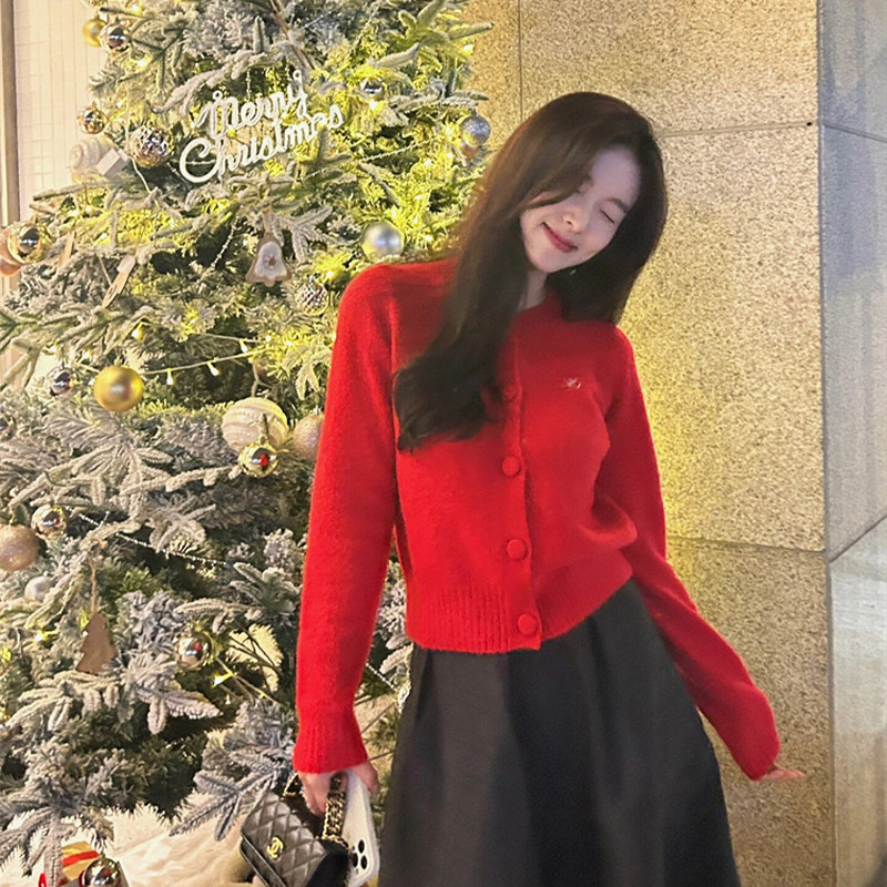 韩系氛围感红色圆领针织开衫女秋冬季绝美巨好看修身短款毛衣上衣