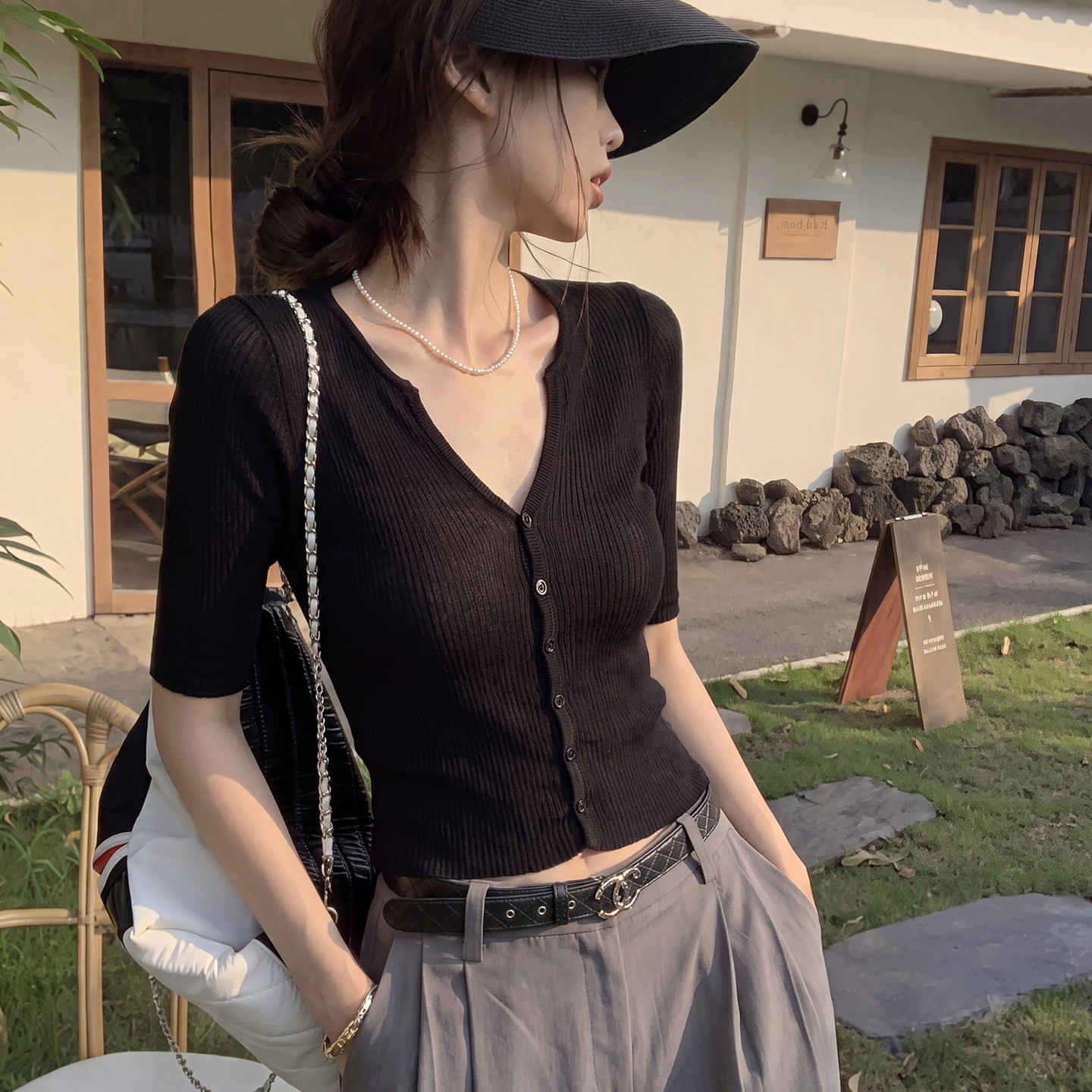 老钱风别致微透v领冰丝针织衫女