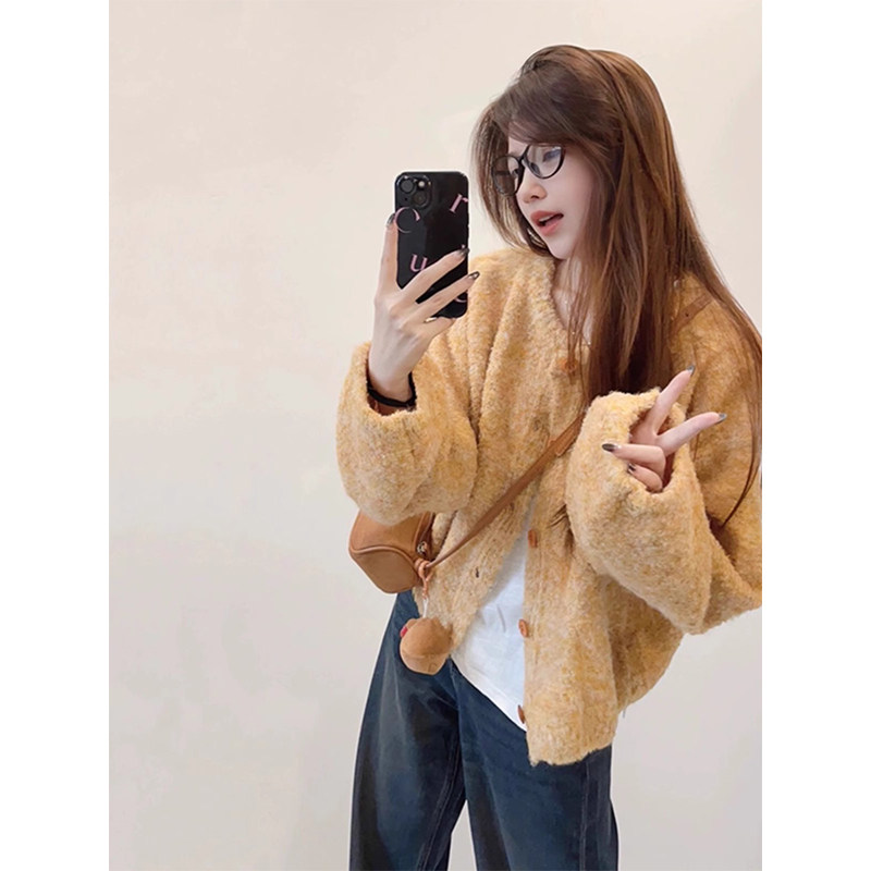 黄色入秋高级感穿搭毛衣外套女慵懒风宽松软糯针织开衫多巴胺上衣