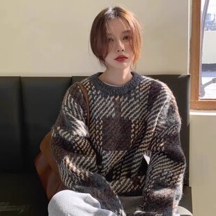 日系复古格子毛衣女秋冬高级感好看宽松慵懒风圆领套头针织衫上衣
