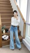 名品港高端欧货2026早春新款 女6793 浅蓝色显瘦宽松阔腿微喇牛仔裤