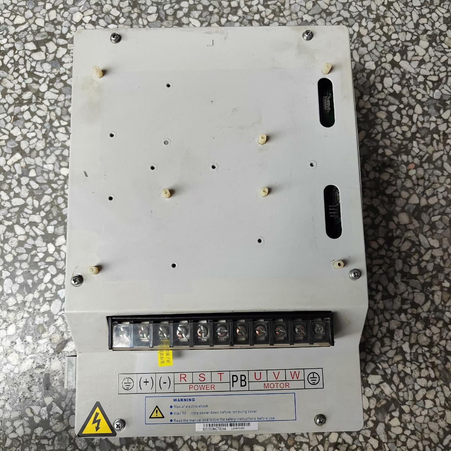 默纳克电梯变频器L-B-4015-KZG   15kw