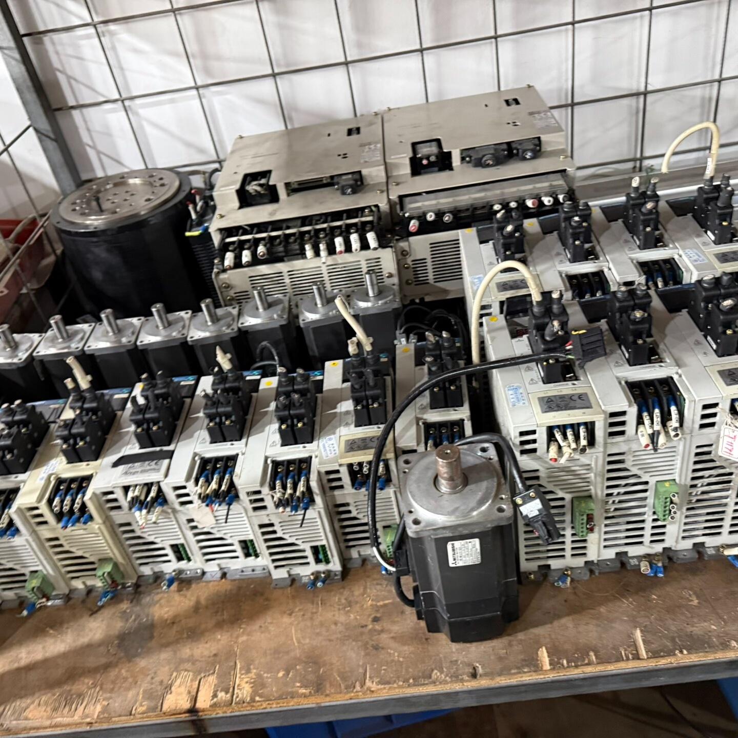 维修/换修MR-J2S-100B-EE085马达HC-MFS