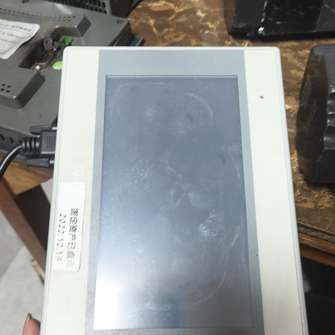 威纶通触摸屏MT6071iE 7寸显示 24VDC供电。实物