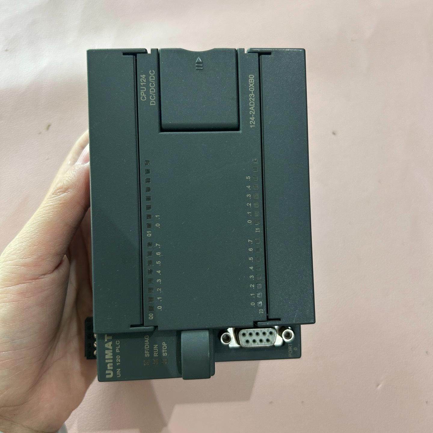 忆维PLC模块 型号：UN124-2AD23-0XB0