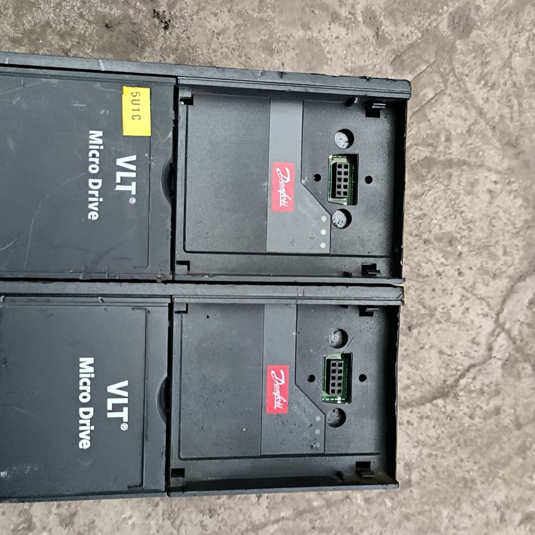 丹福斯FC-051P1K5T4E20H变频器1.5kw  3