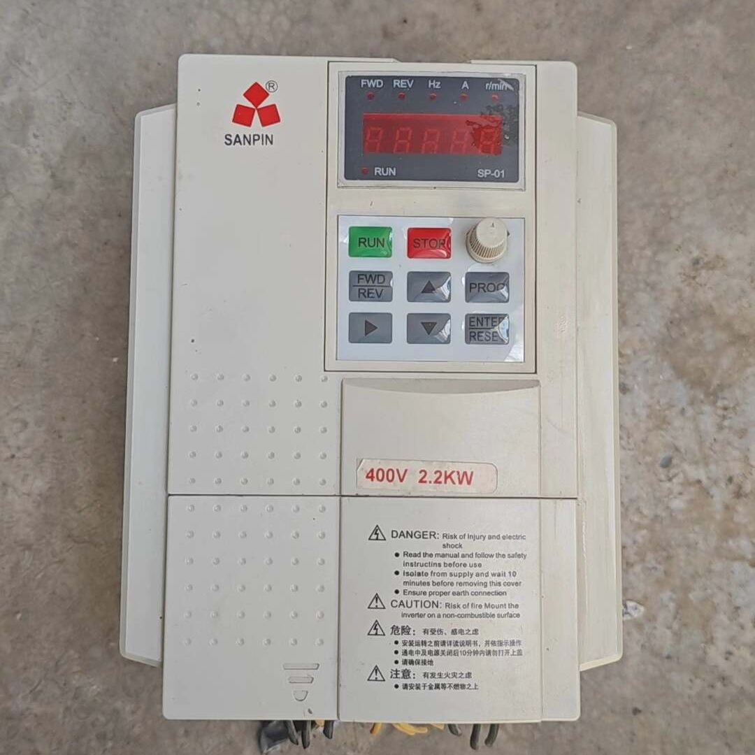 三品变频器SANP-2.2G/3.7P-3P-DG-XT 2