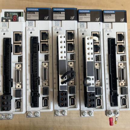 安川X系SGDXS-R90A40A8002四台