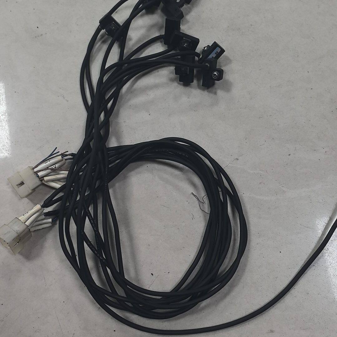 CS3HA光电开关 拆机件 线长约1米 。实物拍摄