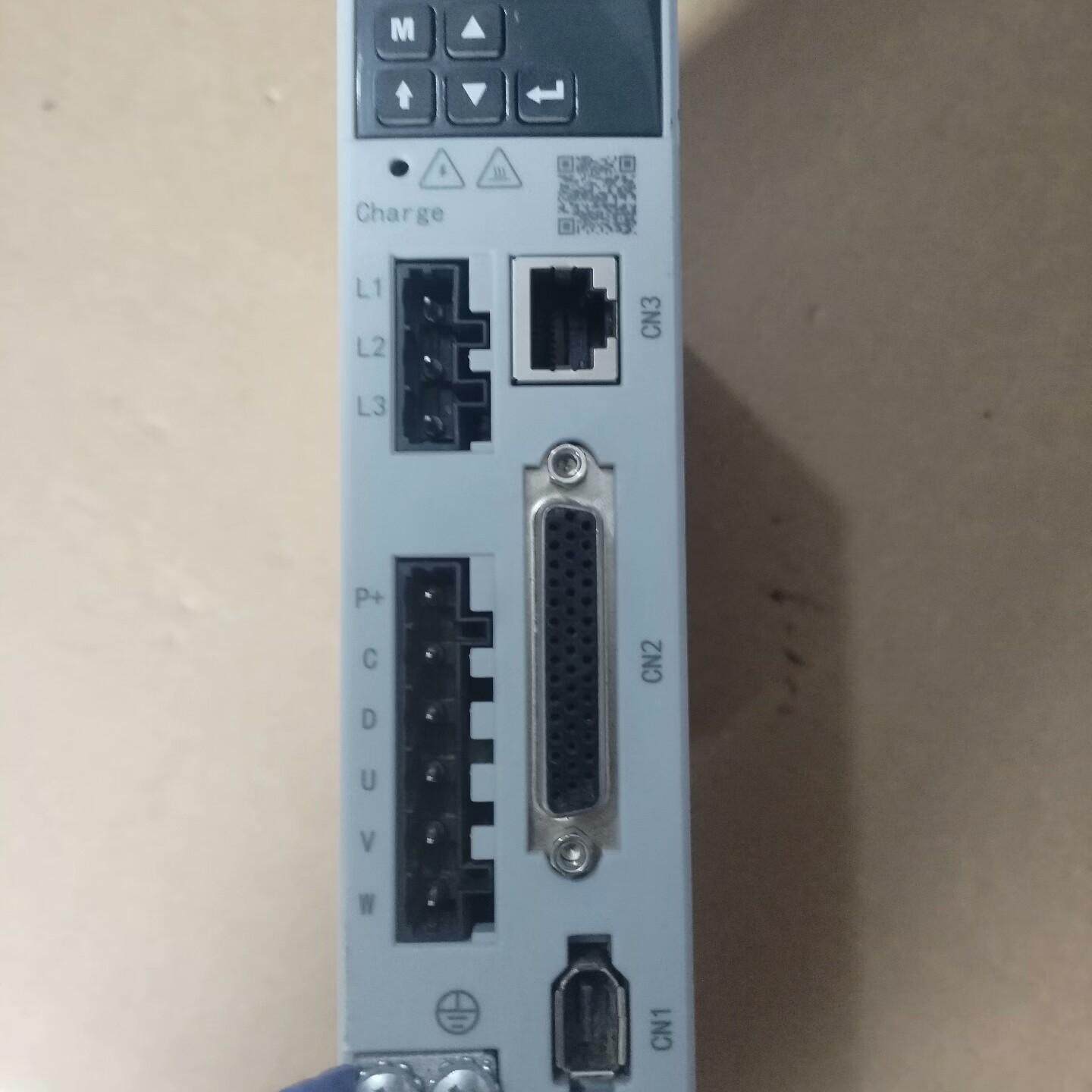 唯控伺服驱动器VD2-010SA1G  成色9新 需