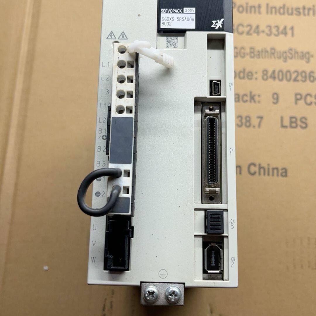 SGDXS-5R5AA0A8002 安川750W拆机驱动器！