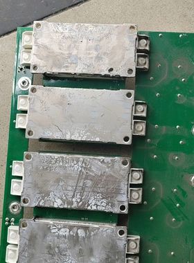 英飞凌IGBT模块FF300R12MS4 四个！实物图拍摄