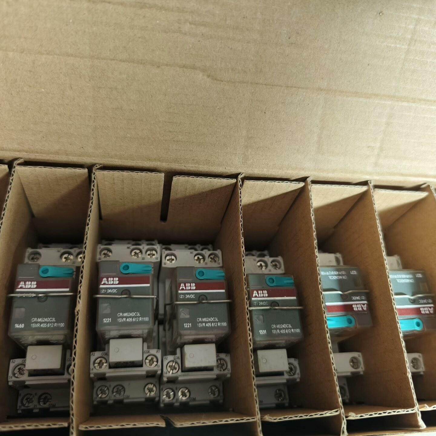 继电器CR-M024DC3L 带底座 工程