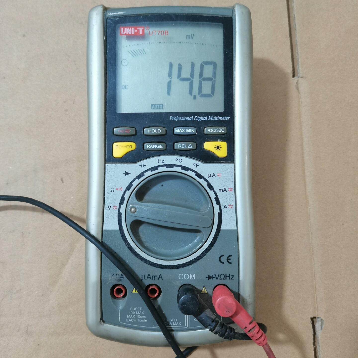 优利德 UNI-T UT70B 数字万用表 开机成色如图所示