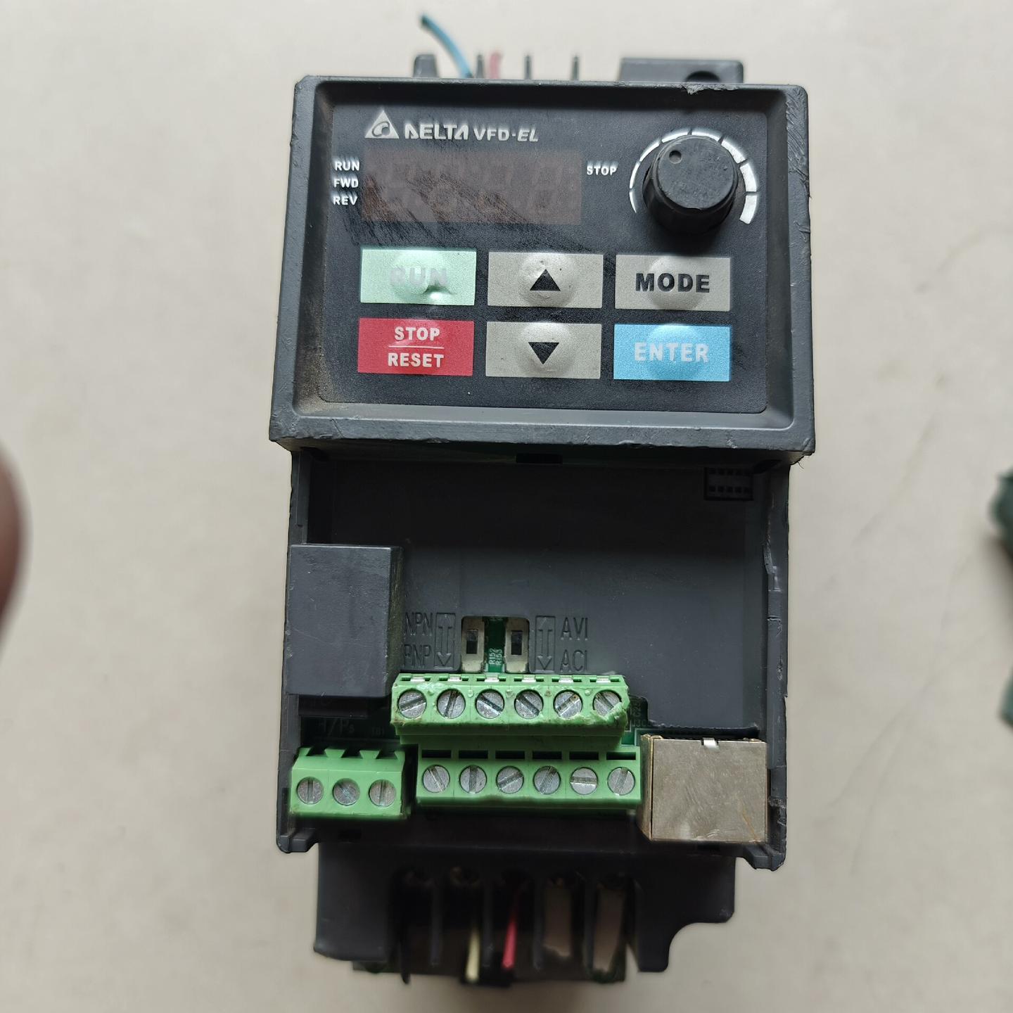 台达vfd007el21a拆机 成色如图 没下盖 单