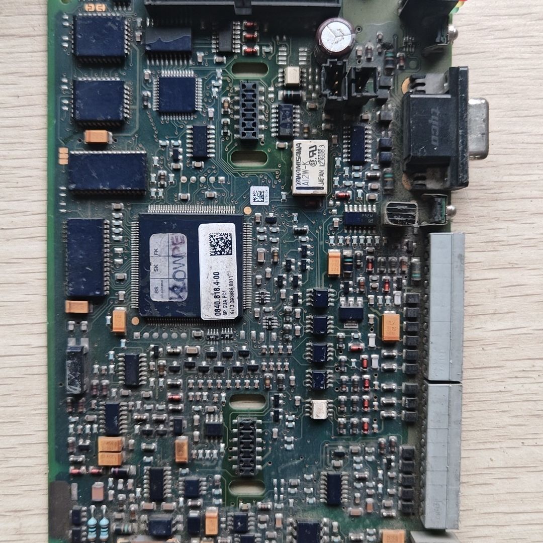 路斯特主板0840.818.4-00 实物拍摄。双面PCB电
