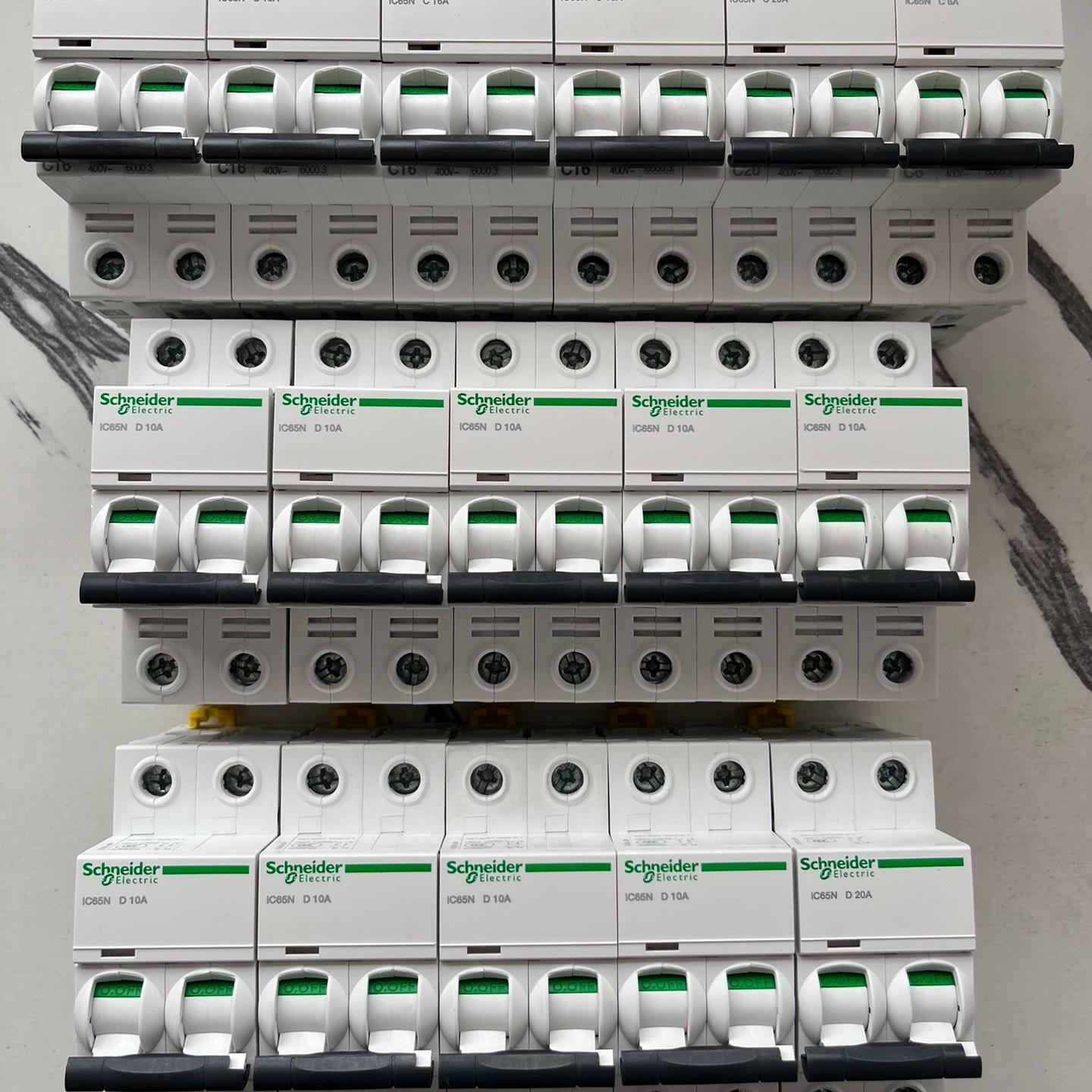 施耐德iC65N 2P 空气开关 全新未使用 原装正品 数量