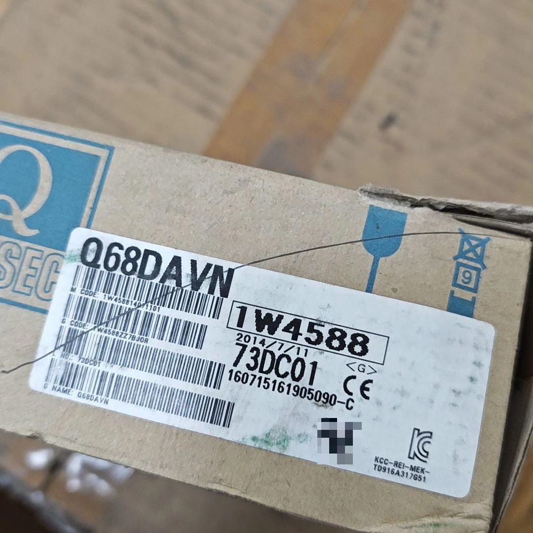 PLC模块 型号Q68DAVN 。