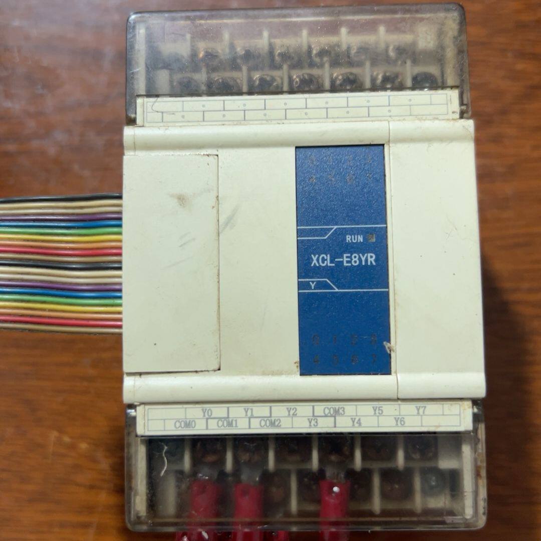 PLC扩展模块 XCL-E8YR 实物拍摄 。成