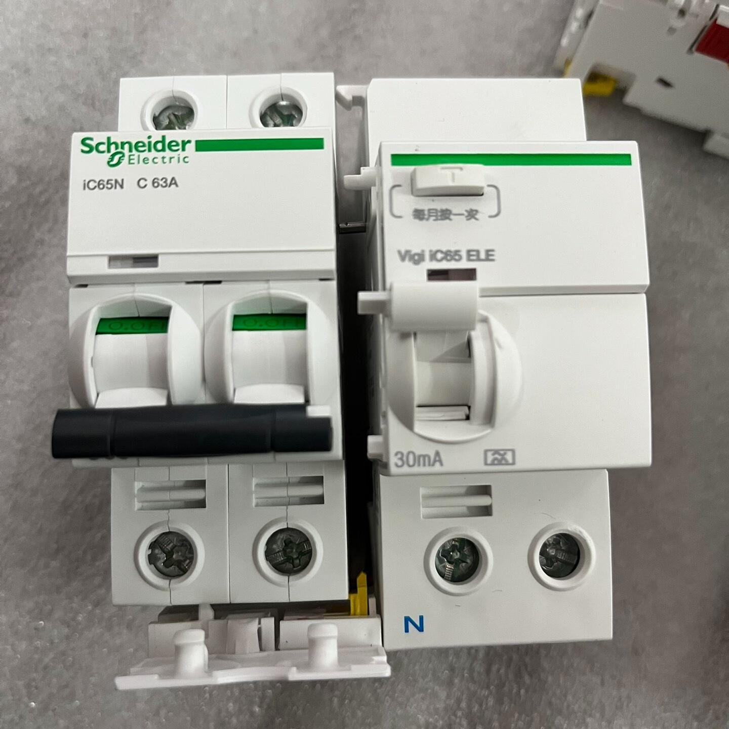 施耐德iC65N 2P63A 漏电保护开关 全新未使用过 没