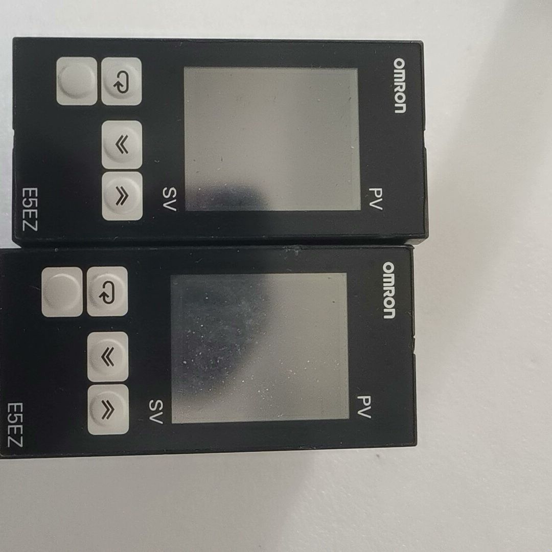 温控仪 E5EZ-Q3T   成色如图