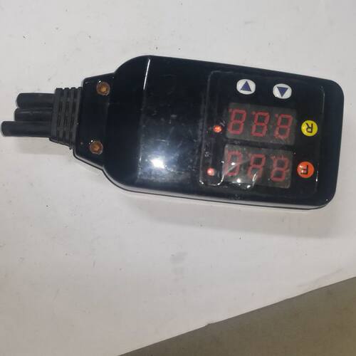 电子仪器 型号EW-310E 外观黑色 带两个红色显示屏 按