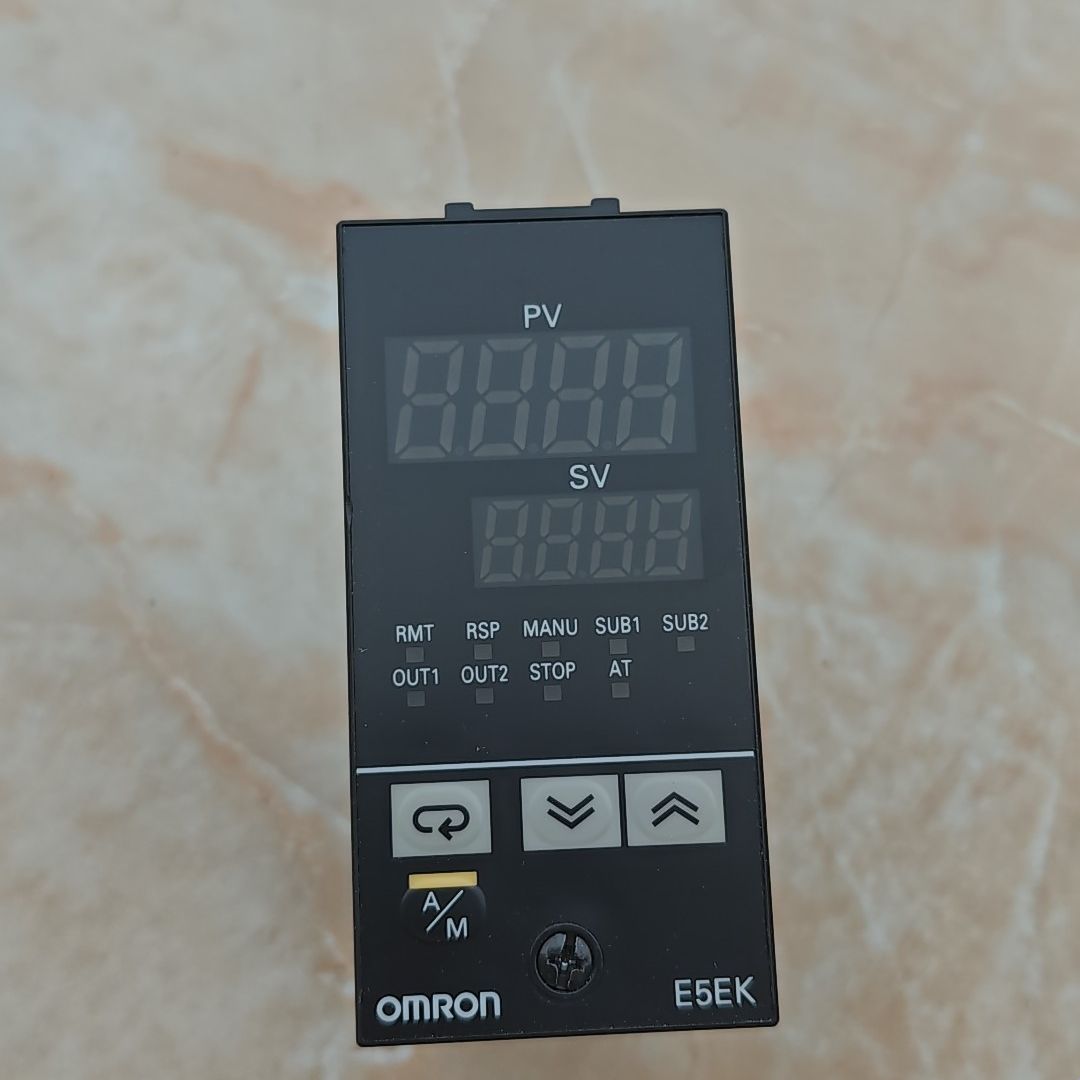 OMRON欧姆龙温控器E5EK-AA2B  2个