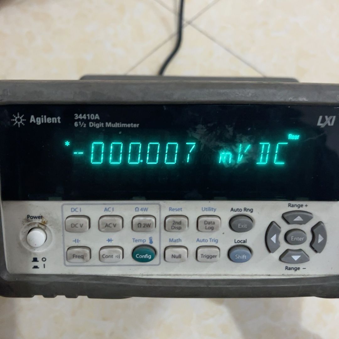 安捷伦34410A万用表 通电如图 着急出手