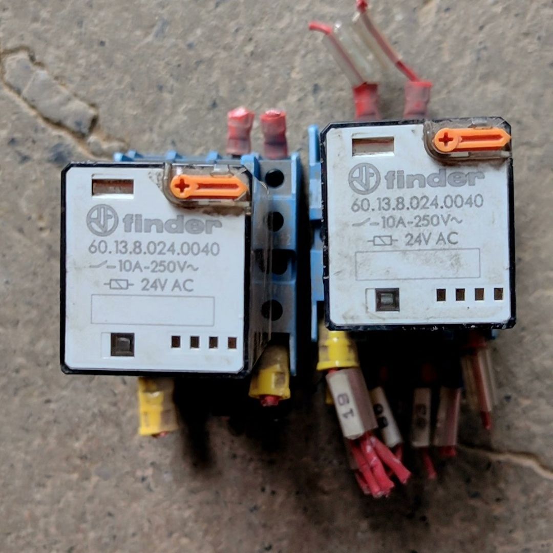 拆机芬德 finder  液位监控继电器60.13.024.