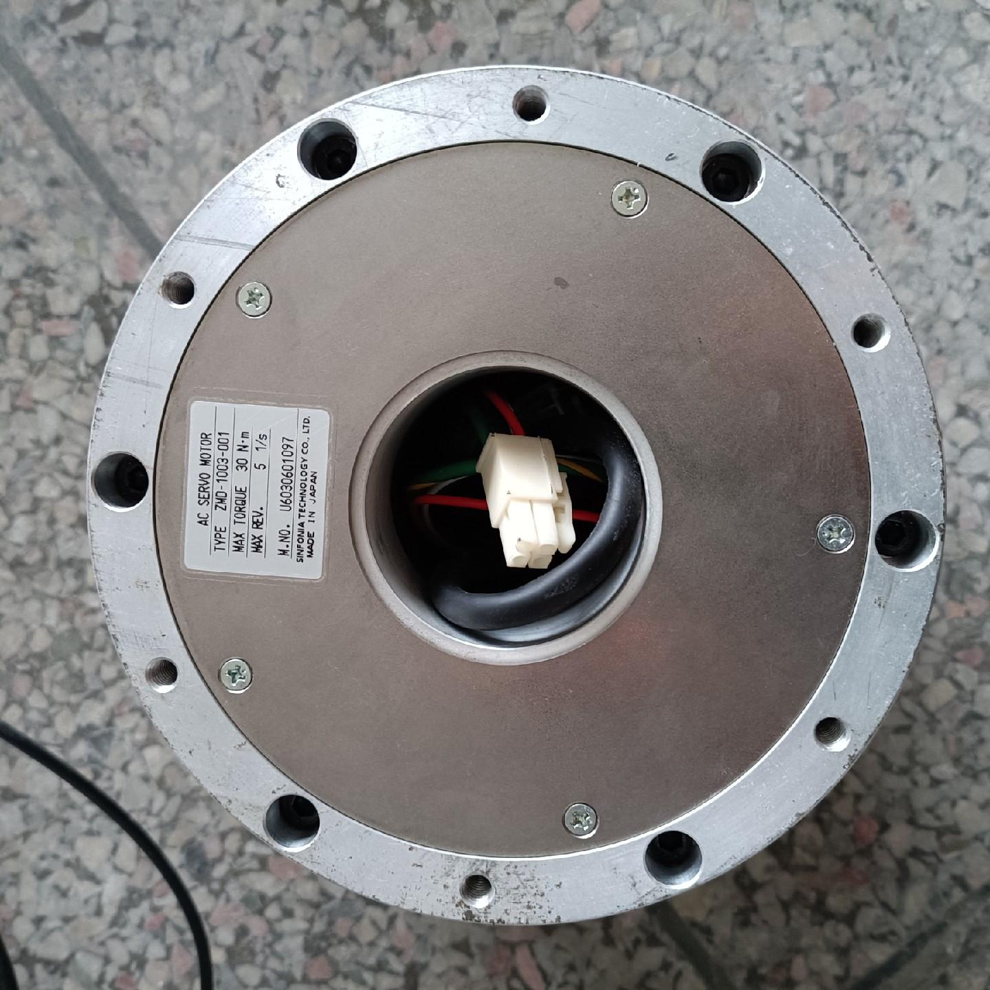 拆机日本伺服电机 ZMD-1003-001 成色图片