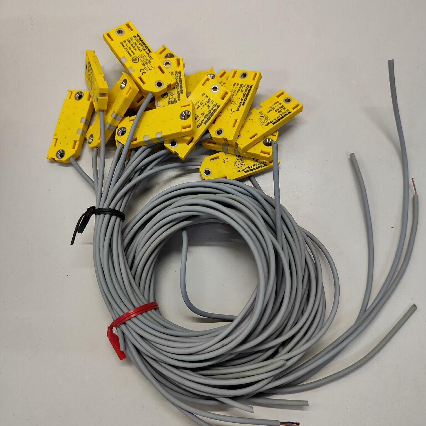 TURCk图尔库电容式 接近传感器PNP输出