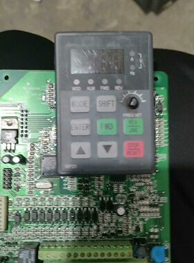 康沃变频器驱动板e232205和面板打包一起出 功能正常。二