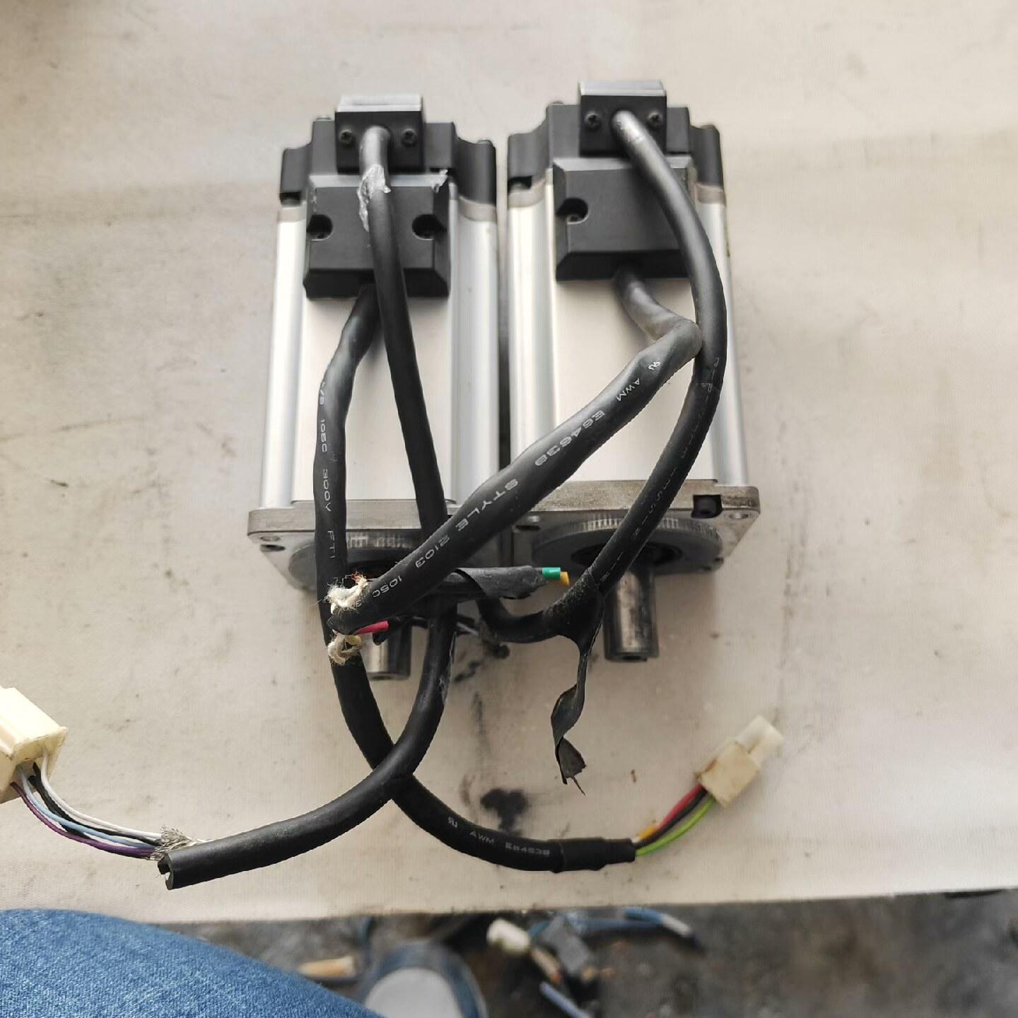 伺服电机 MHMJ042G1U 现货两台 成色新 插