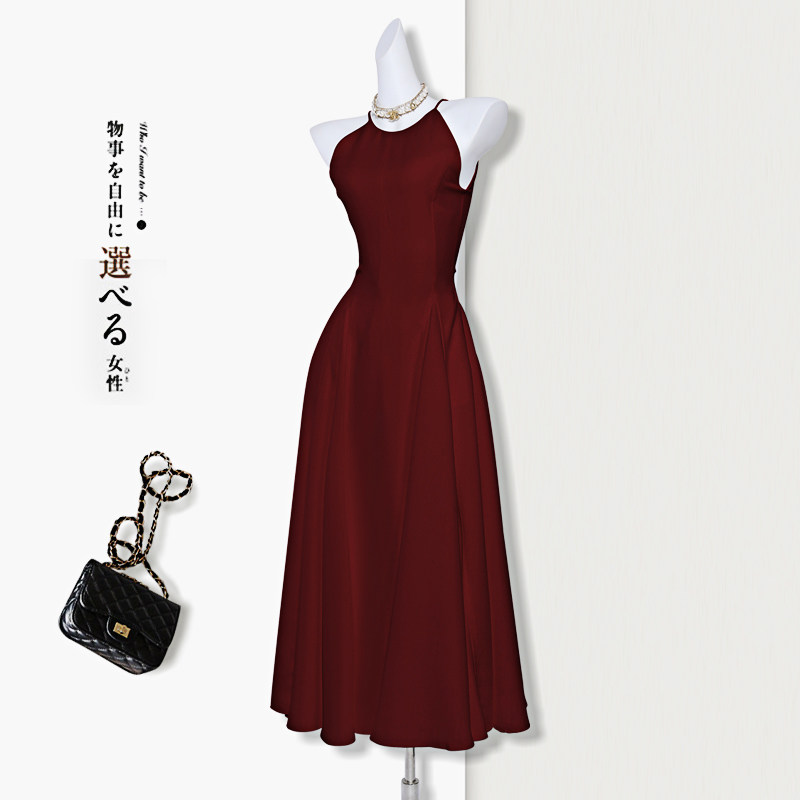 红色挂脖连衣裙女秋吊带法式小众绝美订婚礼服裙赫本小红裙高级感