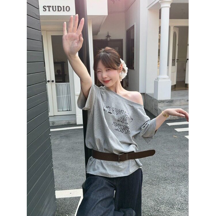 设计感小众斜肩圆领短袖T恤女夏季美式宽松休闲显瘦露肩灰色上衣