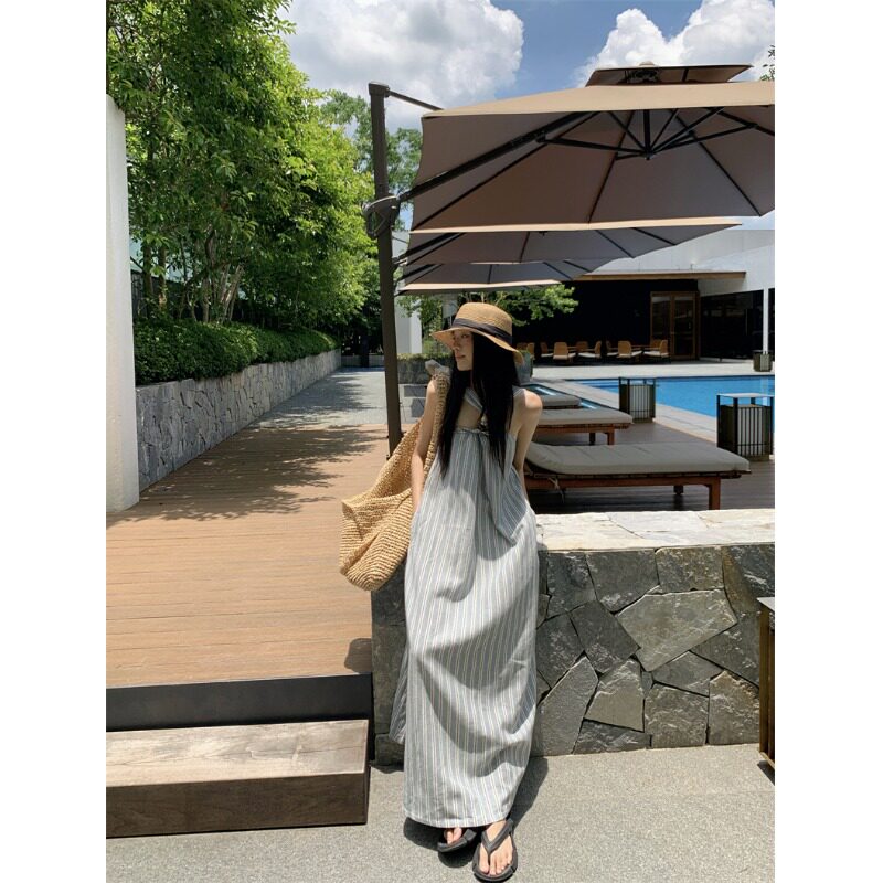 法式度假风挂脖长款棉麻吊带连衣裙女2026新款夏宽松休闲气质裙子