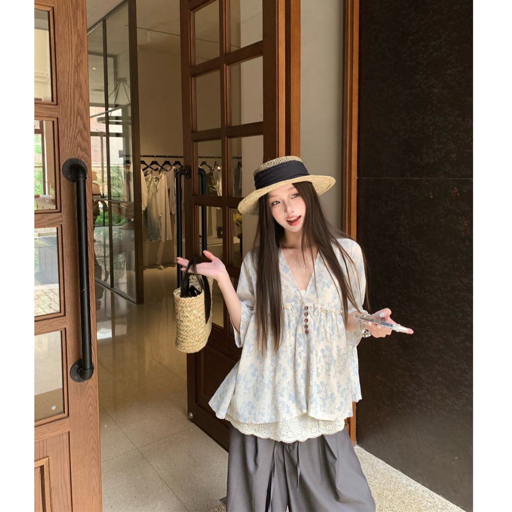 蓝色碎花V领短袖衬衫女夏季宽松慵懒休闲防晒七分袖衬衣法式上衣