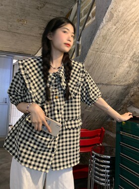 法式复古格子短袖娃娃领衬衫女夏季宽松慵懒风休闲雪纺衬衣薄上衣