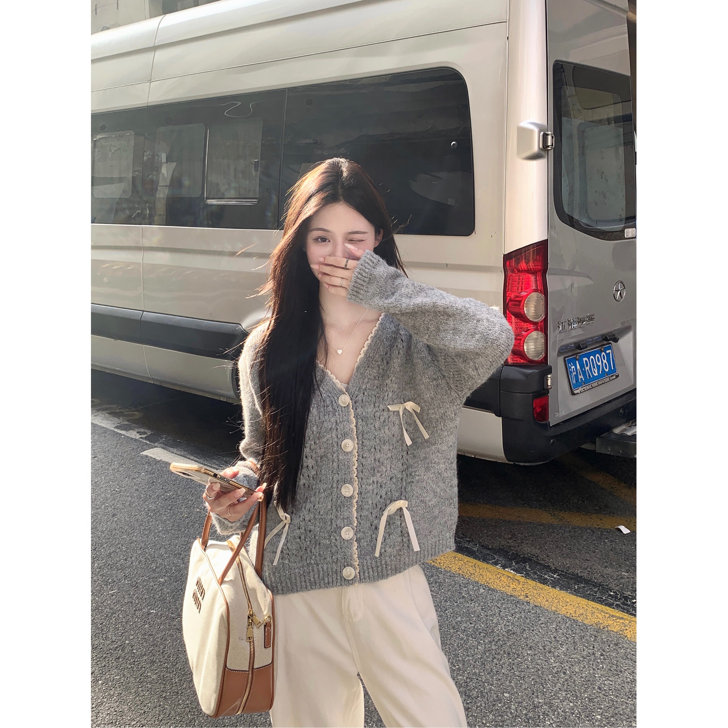 立体蝴蝶结V领宽松毛衣外套女秋冬慵懒风高级感韩系针织开衫上衣